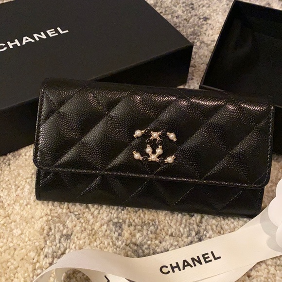 CHANEL Handbags - Chanel 2021 21p black wallet Full Set